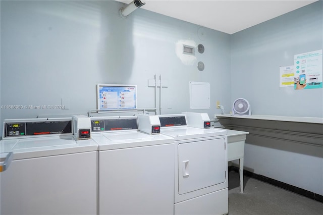 laundry room with washing machine and dryer