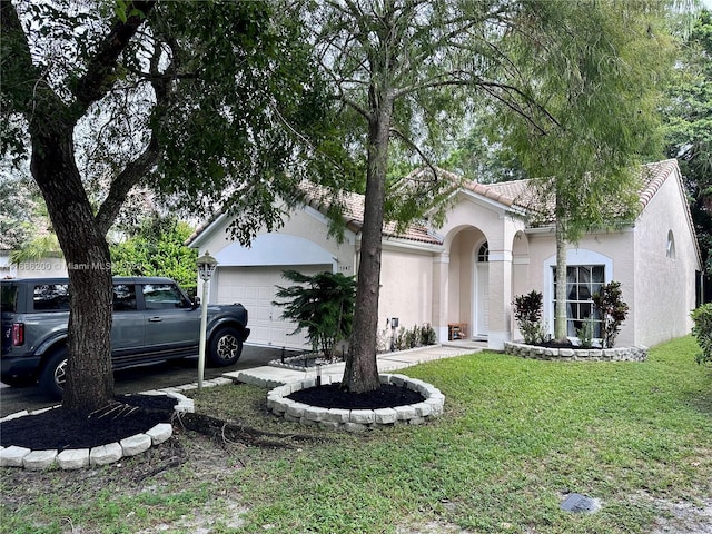 view of front facade featuring a garage and a front lawn