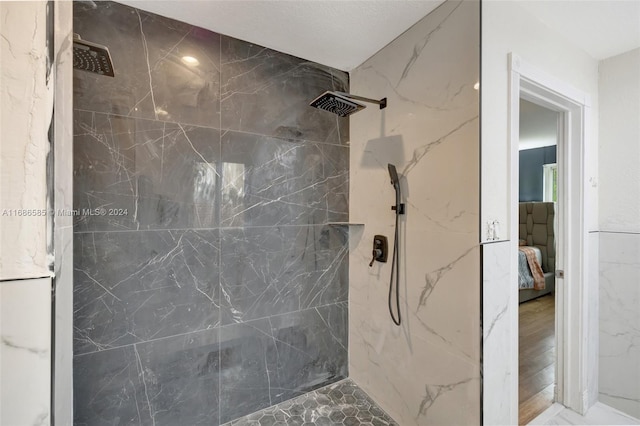 bathroom featuring tiled shower