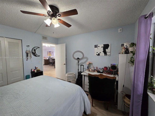 bedroom featuring a closet, ceiling fan, and a textured ceiling