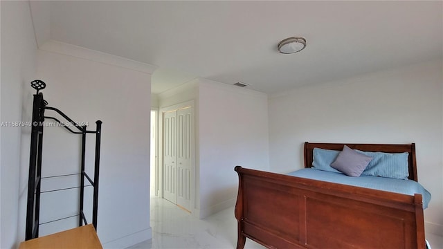 bedroom featuring a closet