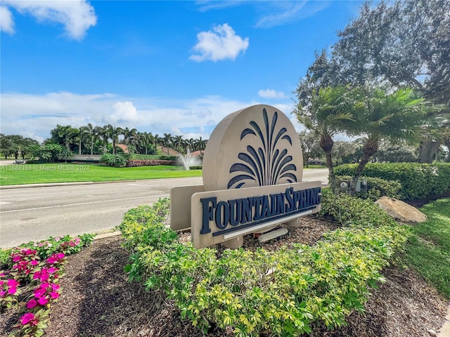 community / neighborhood sign featuring a lawn