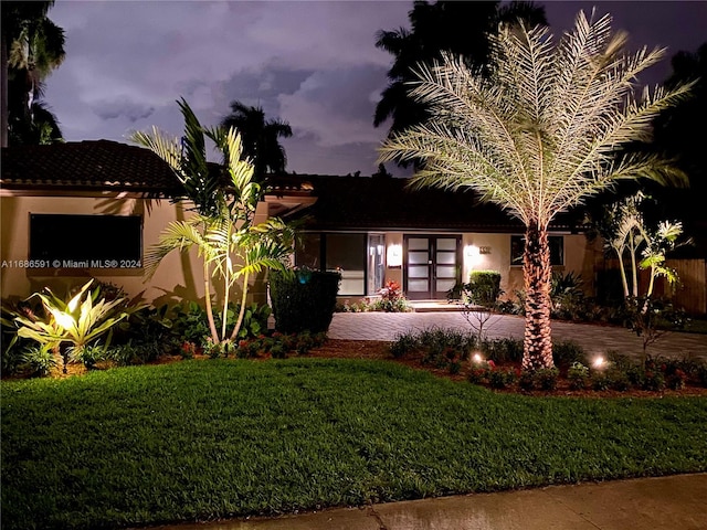 view of front of home with a front lawn