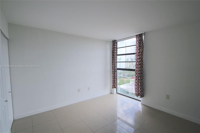 spare room featuring light tile patterned flooring