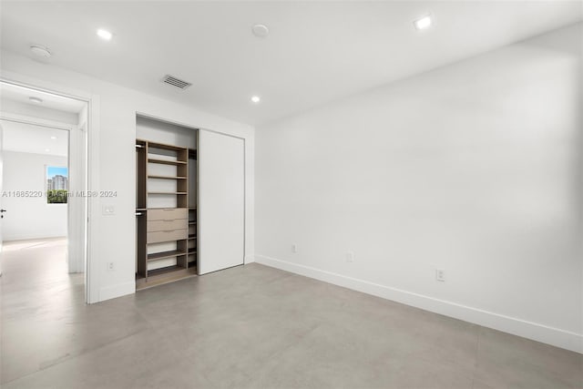 unfurnished bedroom featuring a closet