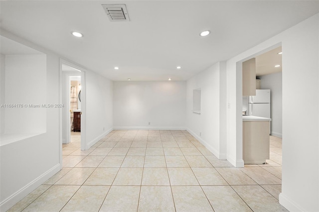 empty room featuring light tile patterned floors