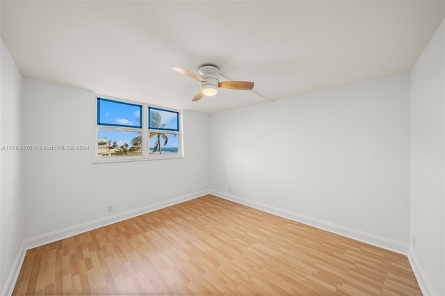 unfurnished room with wood-type flooring and ceiling fan