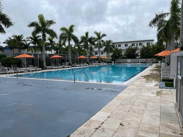 6425 NW 103rd Pl Unit 102, Doral, FL 33178 - community pool with fence