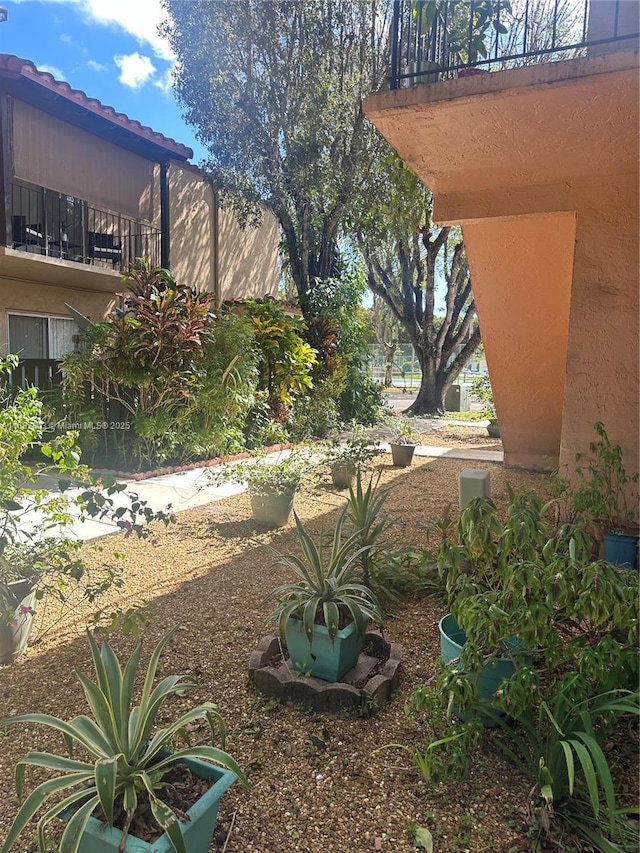 view of yard featuring a balcony