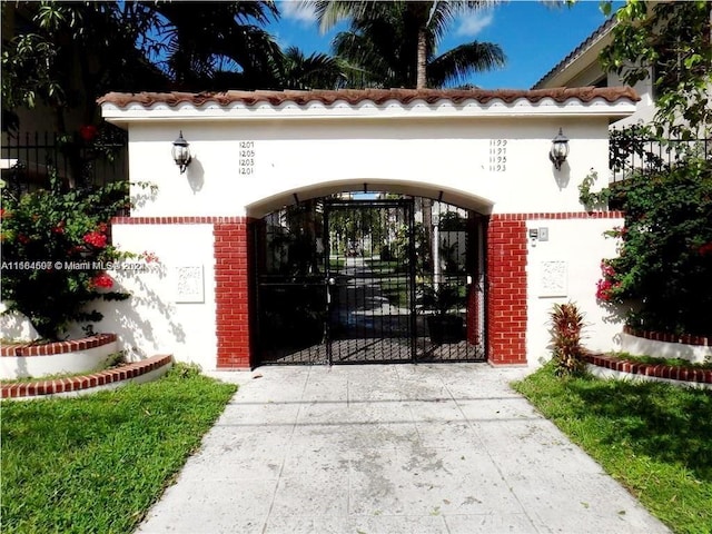 1201 Marseille Dr Unit 17, Miami Beach, FL 33141 - view of gate