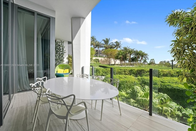2811 S Bayshore Dr Unit 4C, Miami, FL 33133 - balcony featuring outdoor dining space