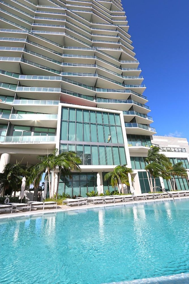 view of swimming pool