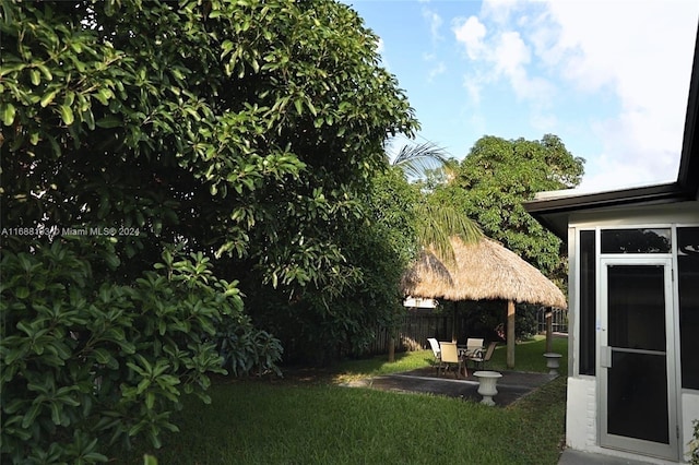 view of yard featuring a patio area