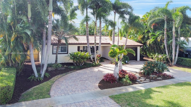 view of front facade with a garage and a front yard