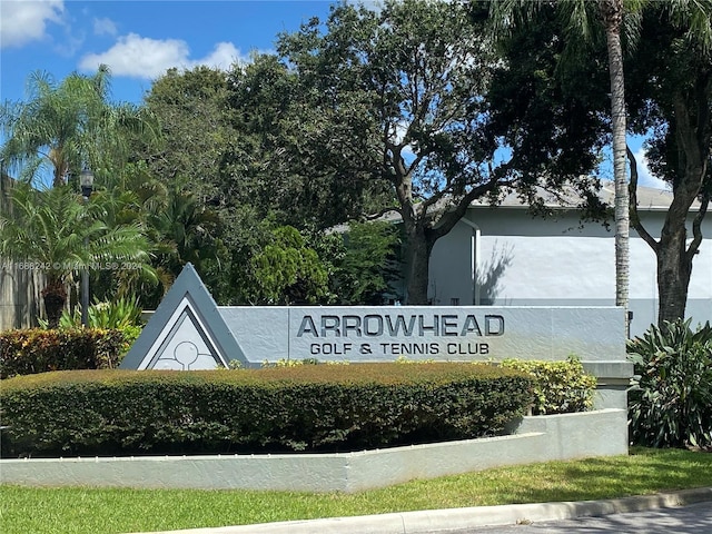 view of community / neighborhood sign