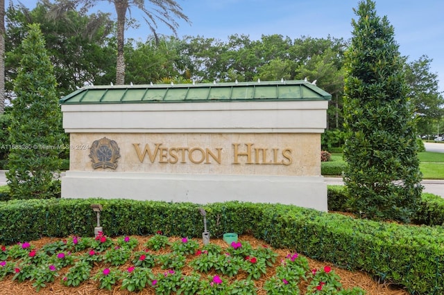 view of community / neighborhood sign