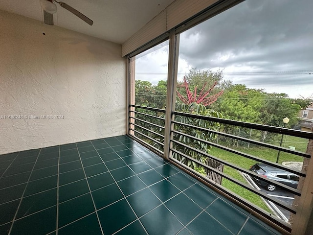 balcony featuring ceiling fan