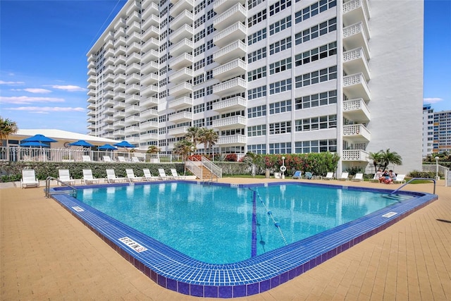 view of swimming pool