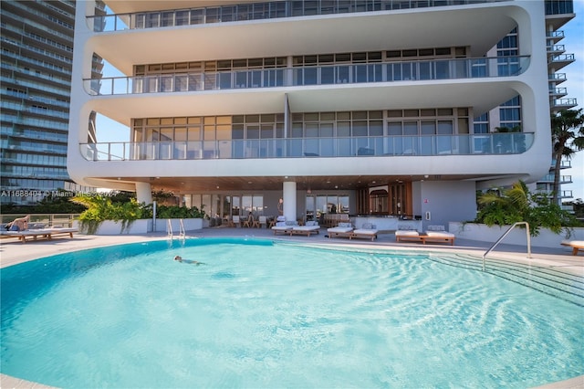 view of swimming pool featuring a patio