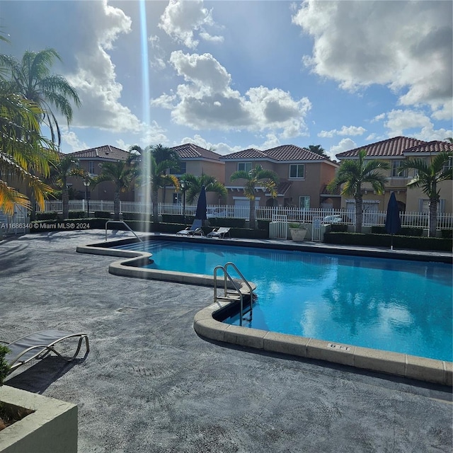 view of swimming pool