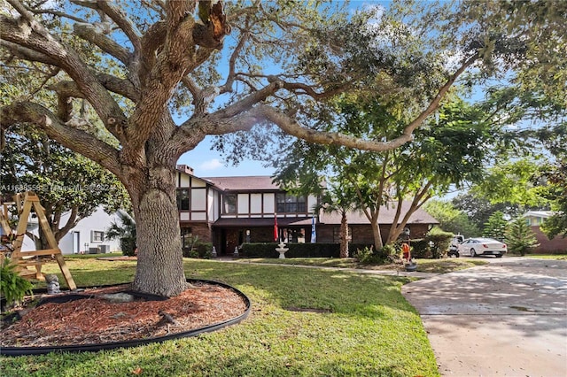 view of front of property with a front lawn