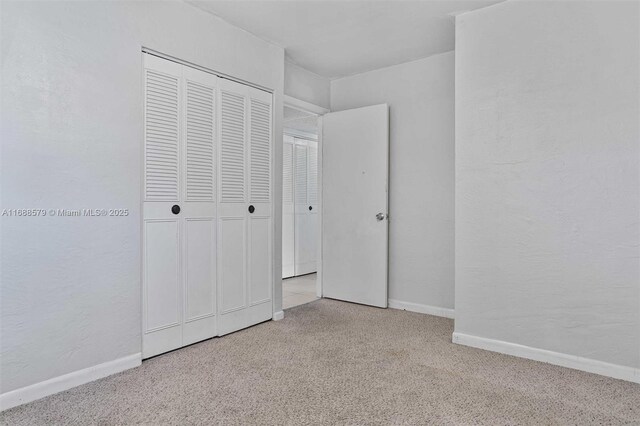 spare room featuring light tile patterned floors and ceiling fan