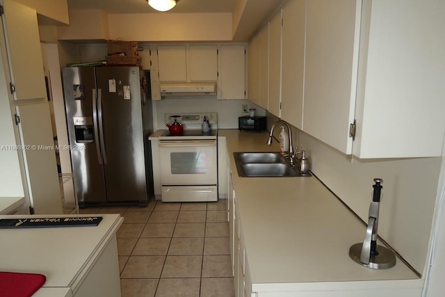 kitchen featuring light tile patterned floors, stainless steel refrigerator with ice dispenser, sink, and electric stove