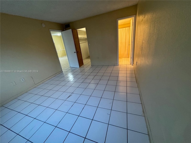 spare room with light tile patterned flooring