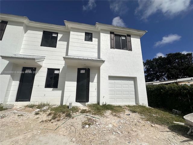 view of front facade featuring a garage