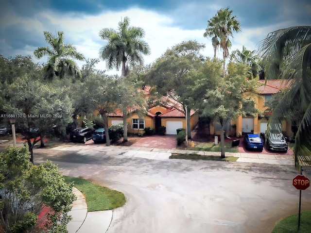 view of front facade featuring a garage