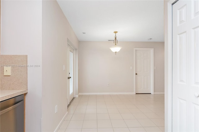 unfurnished room featuring light tile patterned flooring