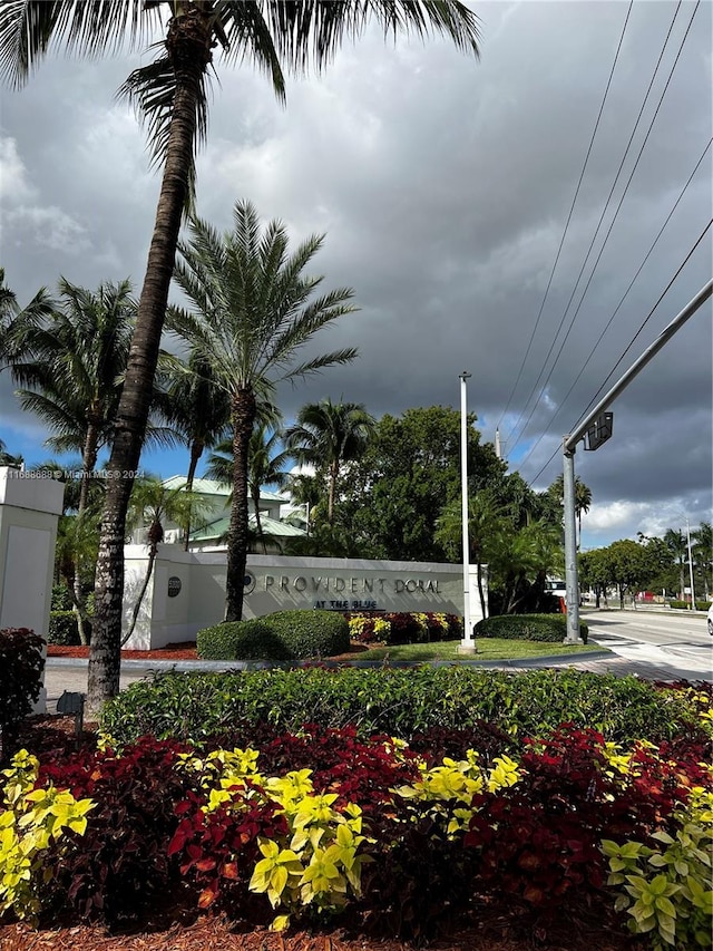 view of community / neighborhood sign