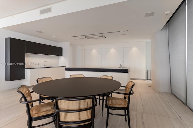 dining space featuring sink and light hardwood / wood-style floors