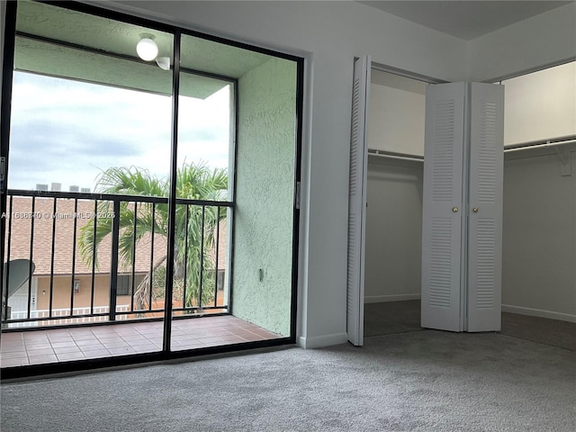 unfurnished bedroom with carpet floors