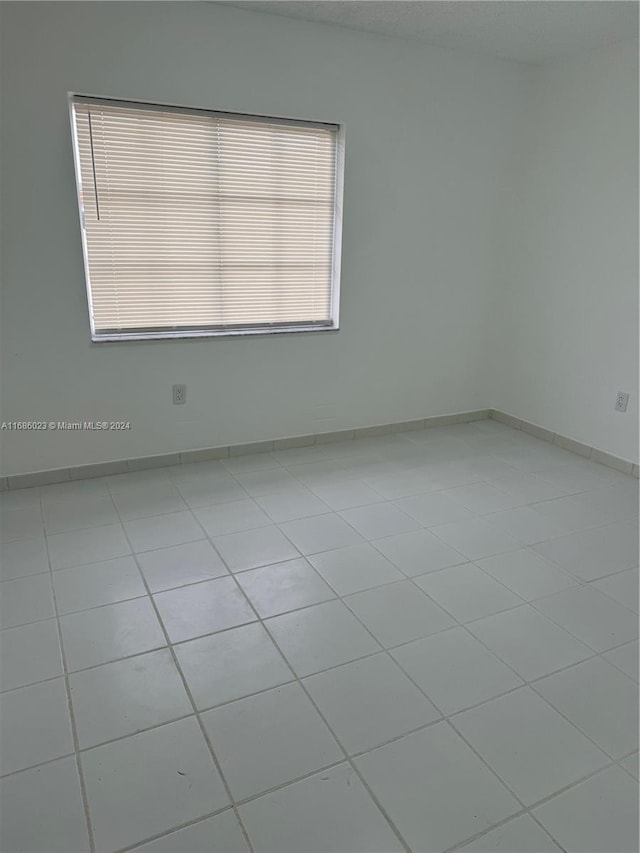 empty room featuring light tile patterned floors