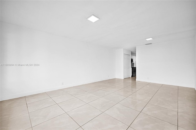 unfurnished room featuring light tile patterned floors