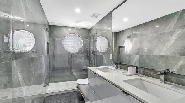 unfurnished bedroom featuring light tile patterned floors and a closet