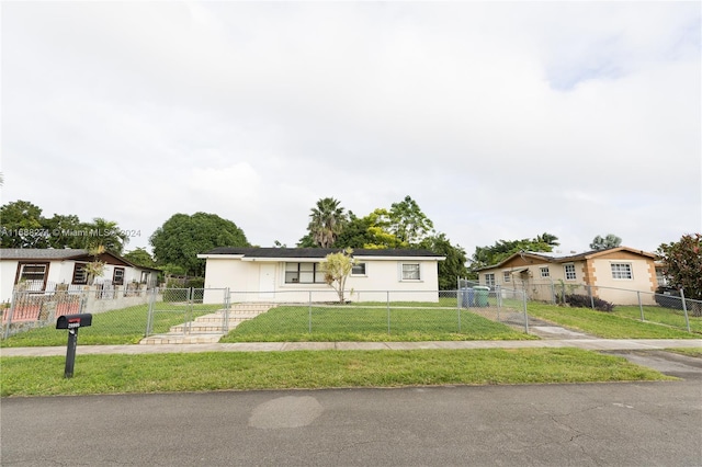 view of front of house featuring a front yard