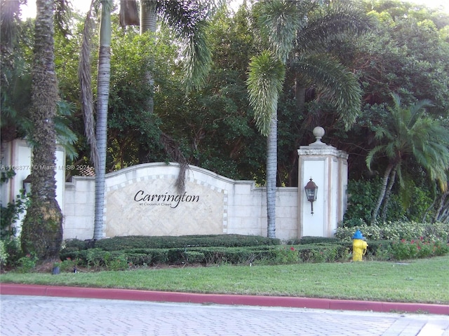 community / neighborhood sign with a lawn