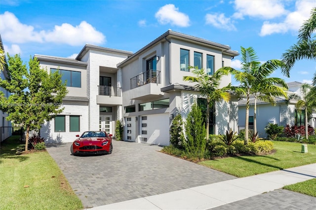 view of front of home with a balcony and a front yard