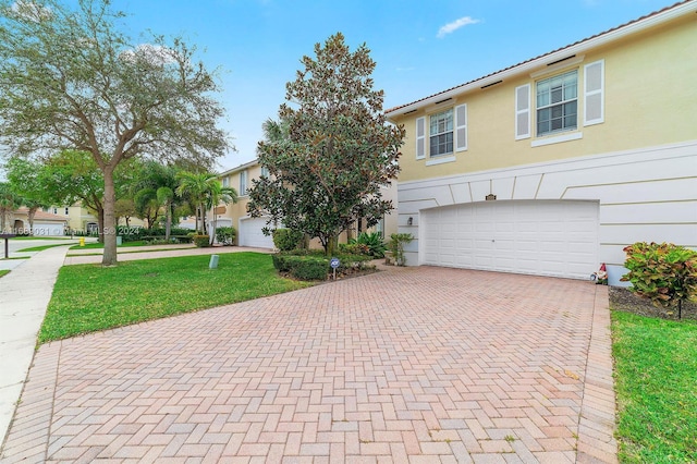 view of front facade with a garage and a front yard