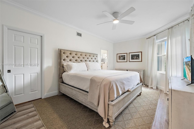 bedroom with ornamental molding, light hardwood / wood-style floors, and ceiling fan