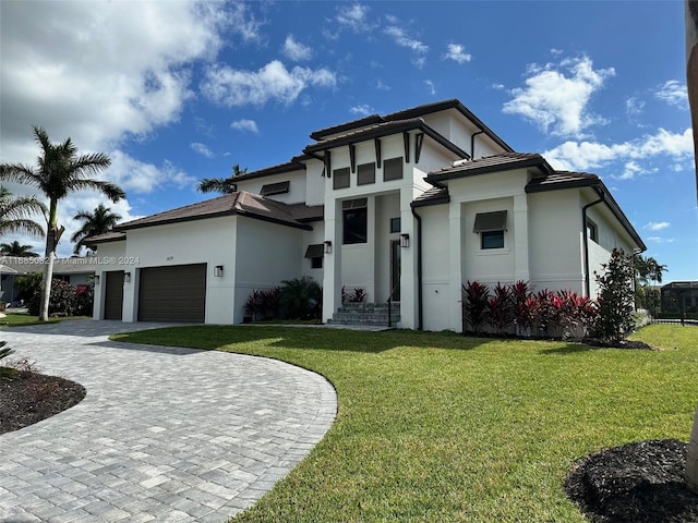 view of front of home featuring a front yard