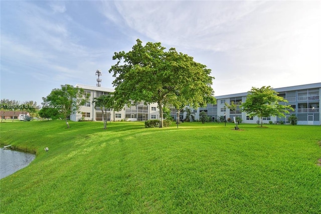 view of yard featuring a water view