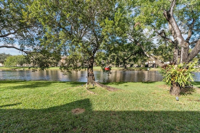 view of yard featuring a water view