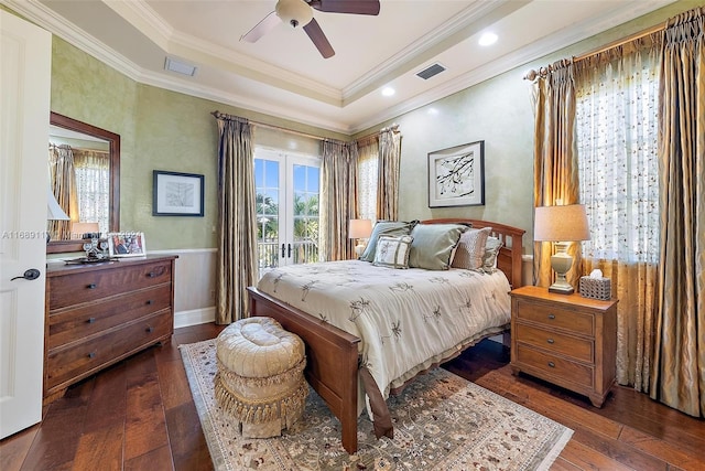 bedroom featuring ornamental molding, a raised ceiling, dark hardwood / wood-style floors, and ceiling fan