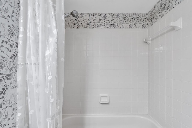 bathroom featuring shower / tub combo with curtain