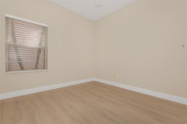 empty room featuring light wood-type flooring and ceiling fan