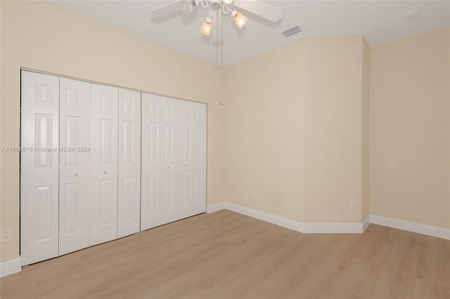 unfurnished bedroom featuring light wood-type flooring, ceiling fan, and a closet