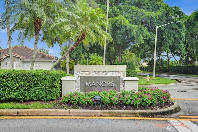 view of community / neighborhood sign